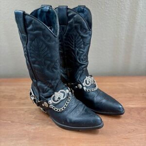 Western Horse Black Womens Heeled Boots, Silver Horse Accent & Chain Size 8.5